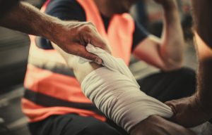 When to Contact a Lawyer Following a Workplace Injury