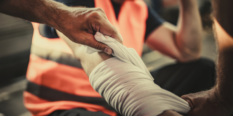 When to Contact a Lawyer Following a Workplace Injury